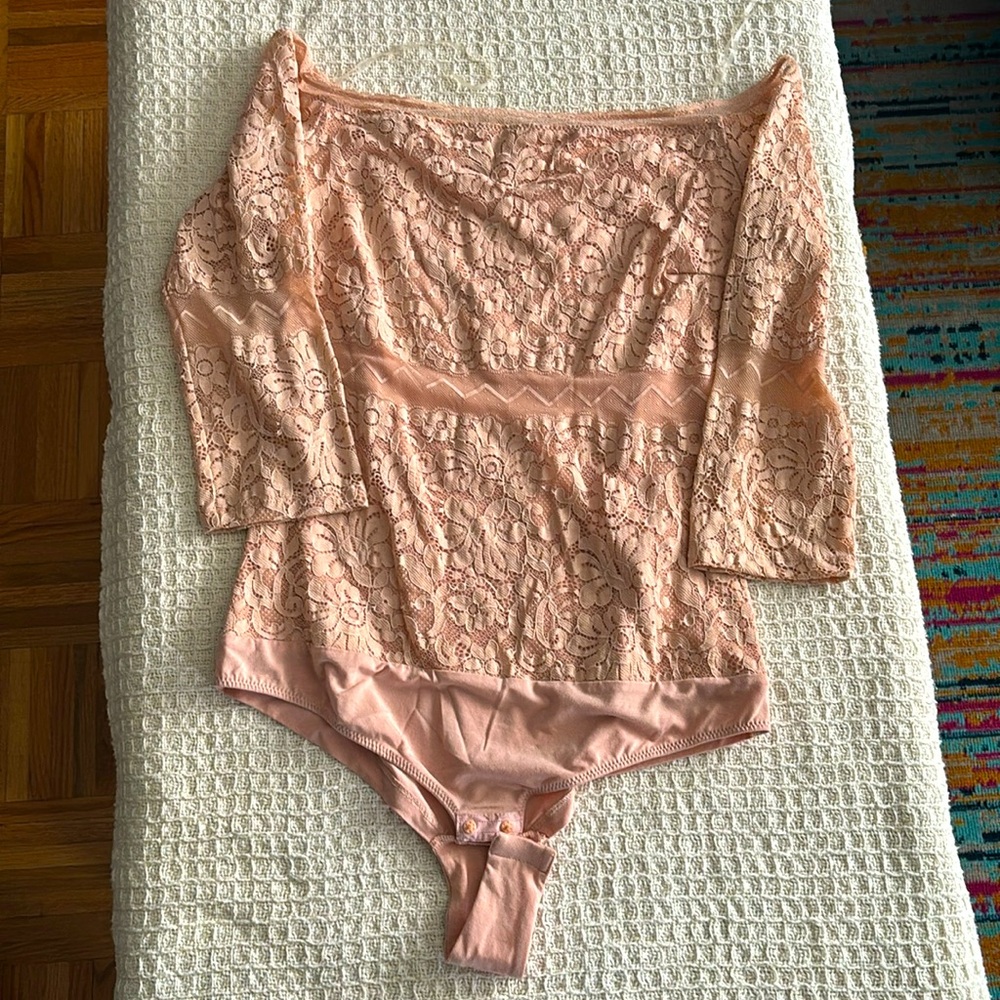 Like new bodysuit, never worn, lace